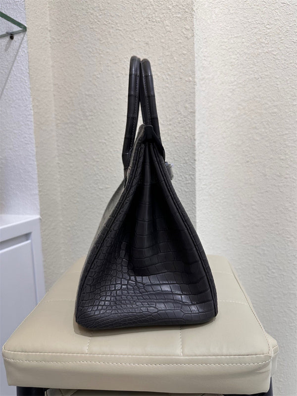  clean-lined carryall bag detail view showing craftsmanship 32