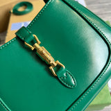 Handle and strap detail of statement everyday-luxe women's handbag – women's premium purse
