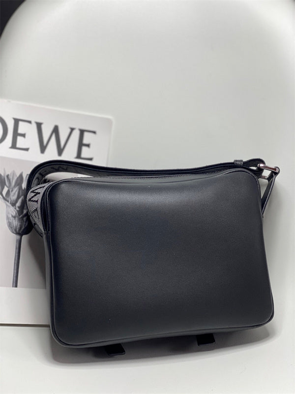Ziva's Charm handbag – interior view (23cm*18cm*9cm)