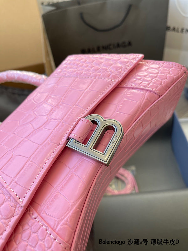 Ziva's Charm handbag – back view (one versatile size)