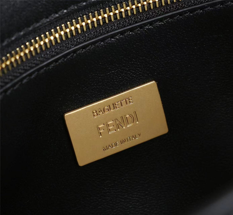 Ziva's Charm handbag – detail view (Standard Size)