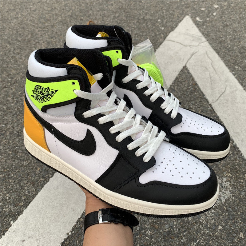 Nike Men's & Women's Luxury Fashion Trainers — Style 162 close-up view