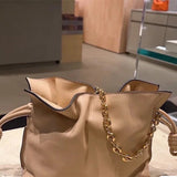 Ziva's Charm handbag – detail view (68cm*1.5cm*0.4cm)
