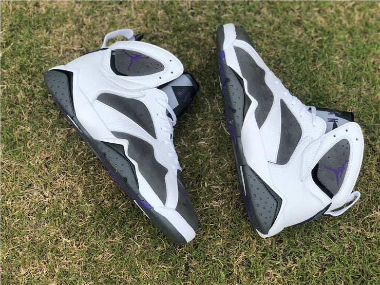 Nike Men's & Women's Premium Low-Top Trainers — Style 181 interior view