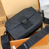  signature everyday bag detail view showing craftsmanship 26