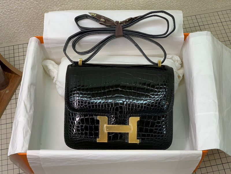 Close-up detail of balanced bag design