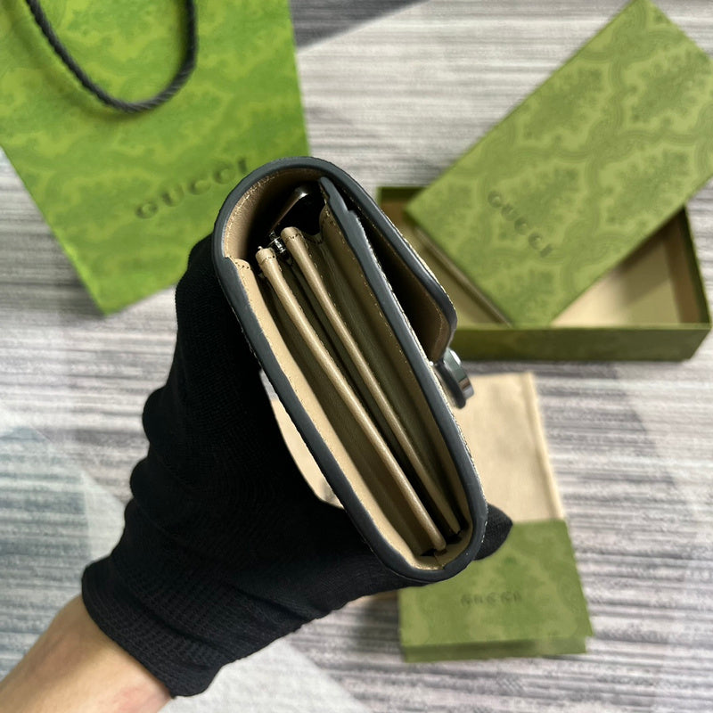 Interior view of classic polished women's handbag – women's everyday handbag