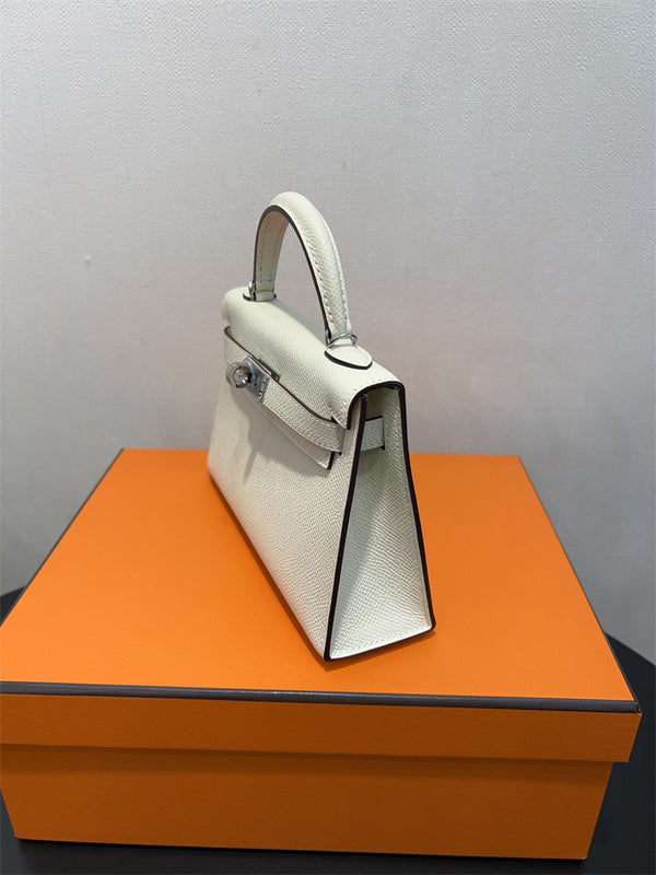  handbag interior and compartment view 9