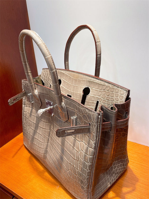  tailored structured bag styled with outfit 12