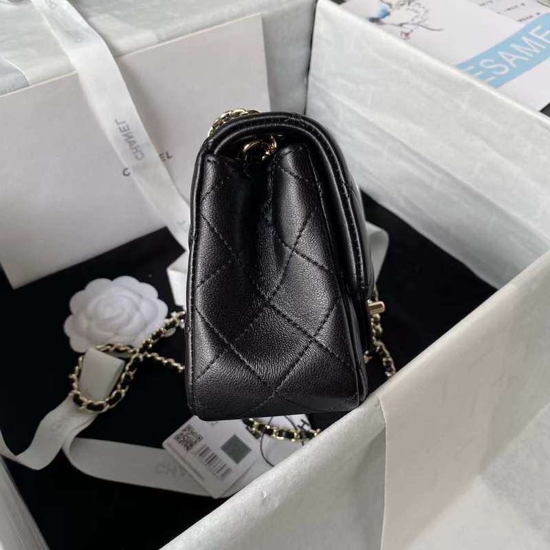 Zivas Charm Timeless Appeal Luxury Handbag (Refined Modern Silhouette) – Styled Look