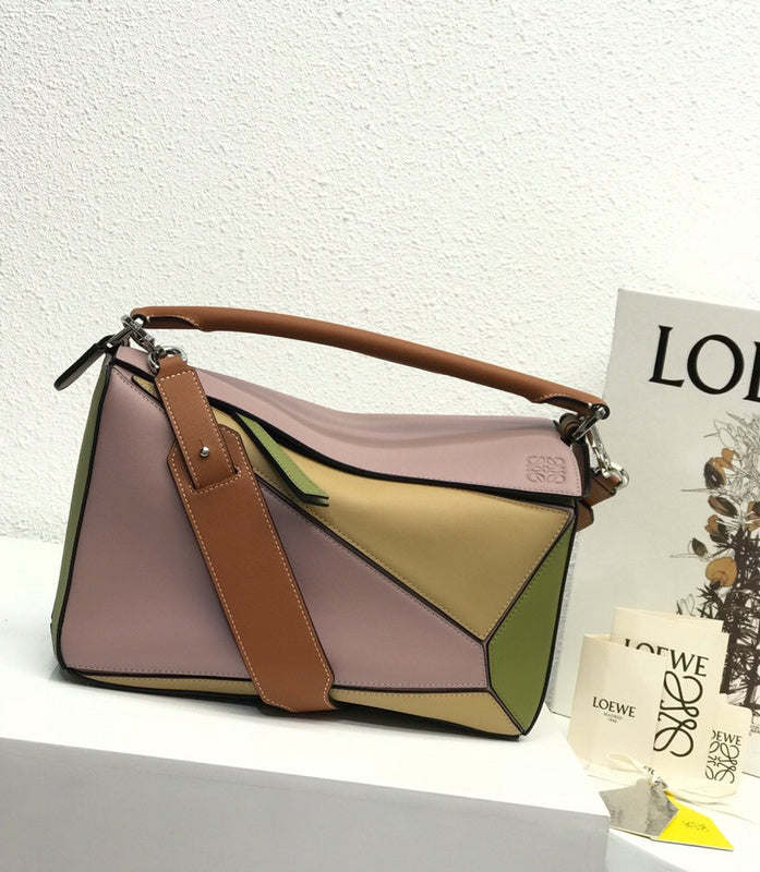 Ziva's Charm handbag – close-up view (29cm*18cm*12cm)