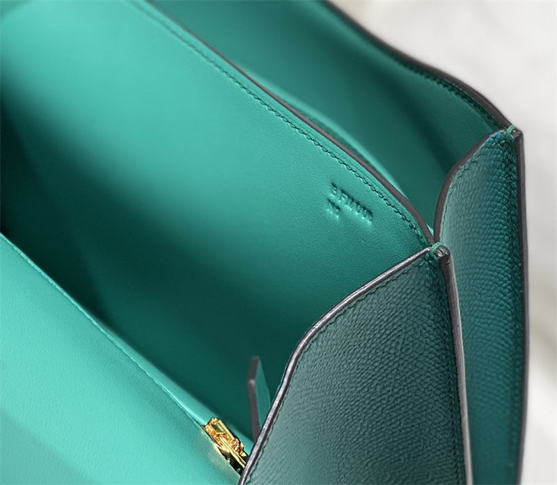 Streamlined handbag styled for everyday wear