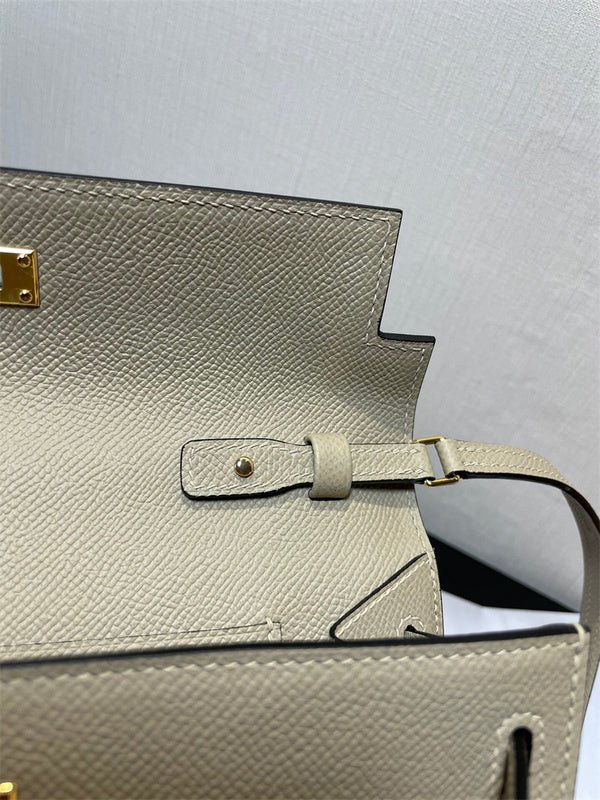  clean-lined carryall bag styled with outfit 30