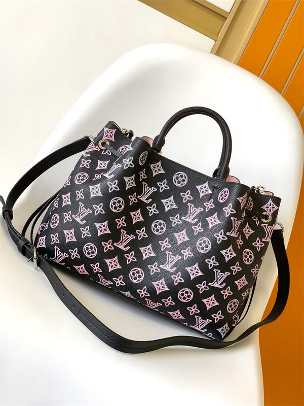  Sleek shopper bag carried on shoulder
