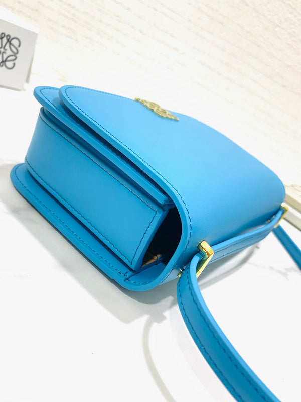 Ziva's Charm handbag – front view (19cm*6cm*13.5cm)