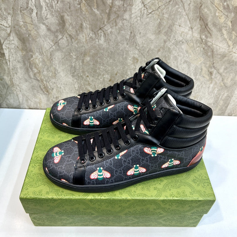 Gucci Streetwear sneakers in two-tone signature lace-up style front view