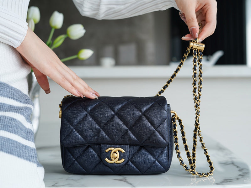  women's handbag, mid design, view 1