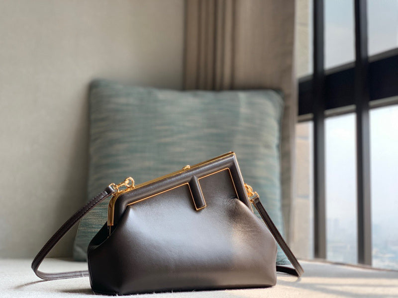 Ziva's Charm handbag – detail view (26cm*9.5cm*18cm)