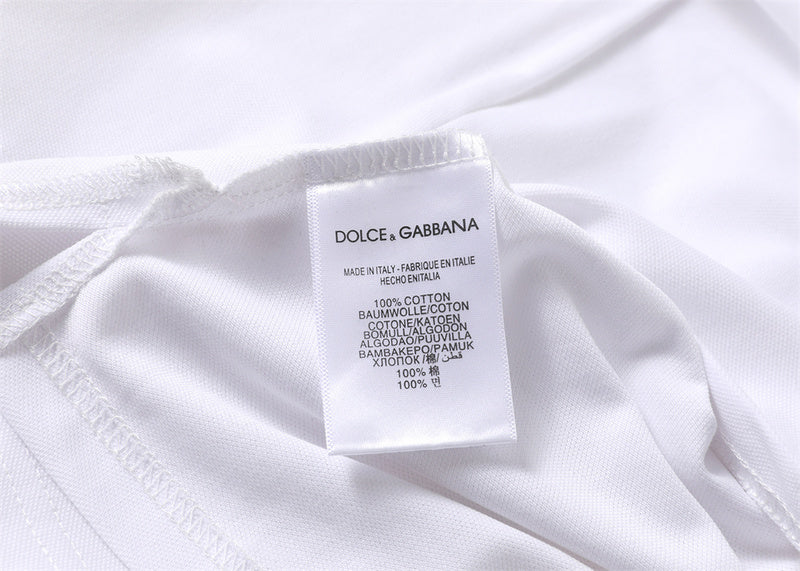 Full styled look of Polo cotton polo shirt with logo-detail design