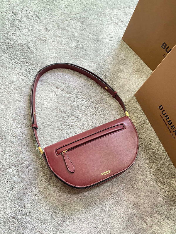 Ziva's Charm handbag – front view (one versatile size)