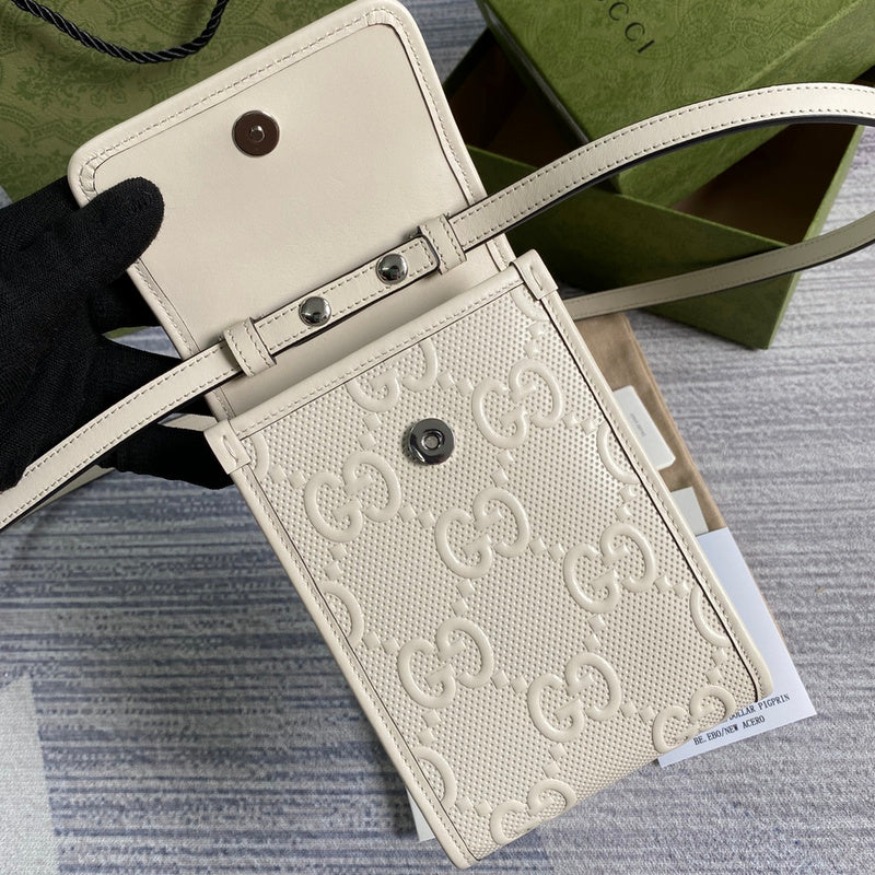 Handle and strap detail of polished sleek women's handbag – women's statement bag