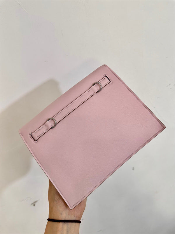 structured bag interior and compartment view 9