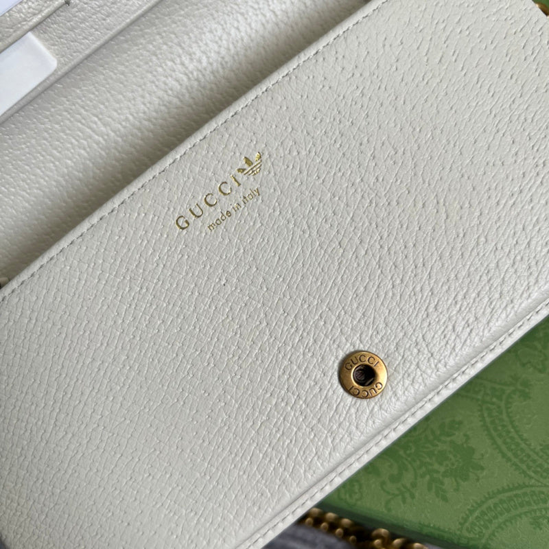 Side profile of polished refined women's handbag – women's everyday handbag