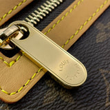  Classic shopper bag carried on shoulder