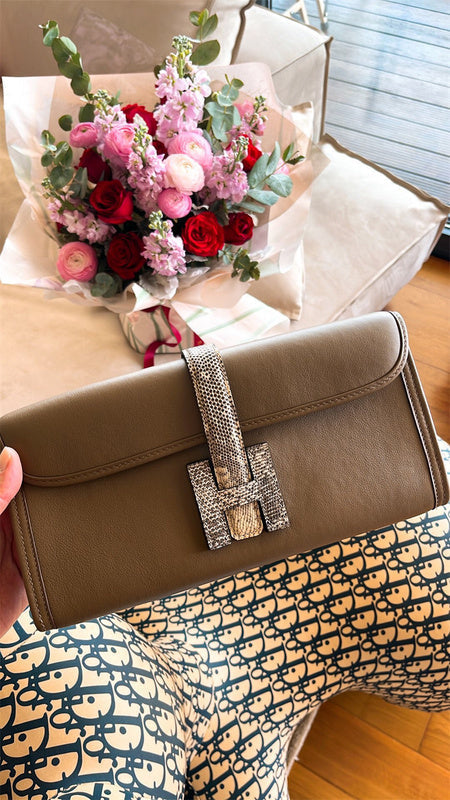  Classic structured bag carried on shoulder
