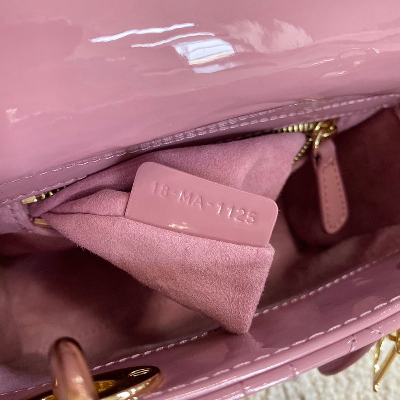 Side profile of elevated chic women's handbag – women's everyday handbag