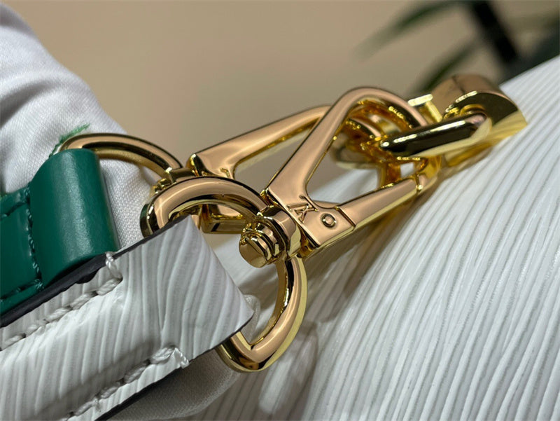  Smart handbag carried on shoulder