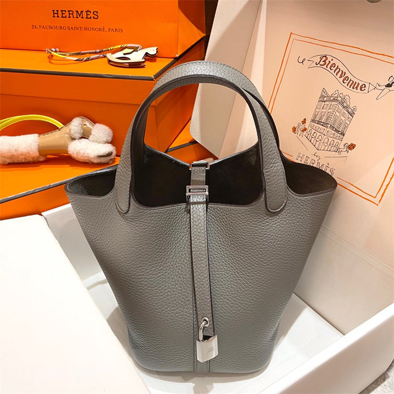  Contemporary everyday bag front view