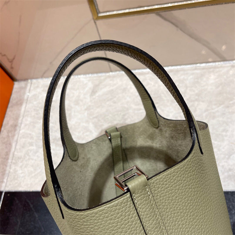  everyday bag interior and compartment view 45