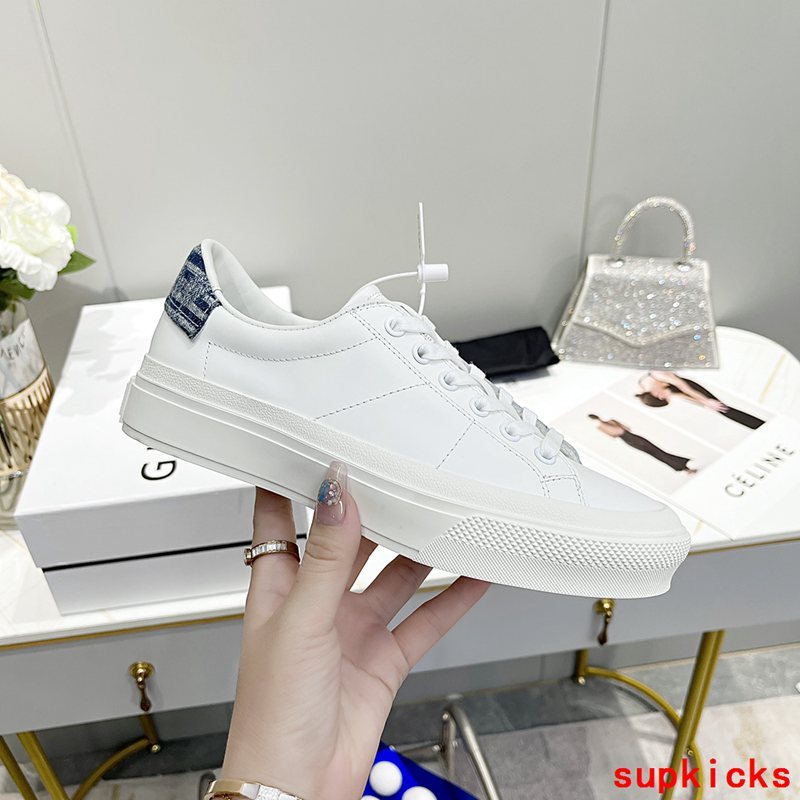 Givenchy shoes Style 087 - close-up of classic monogram styling