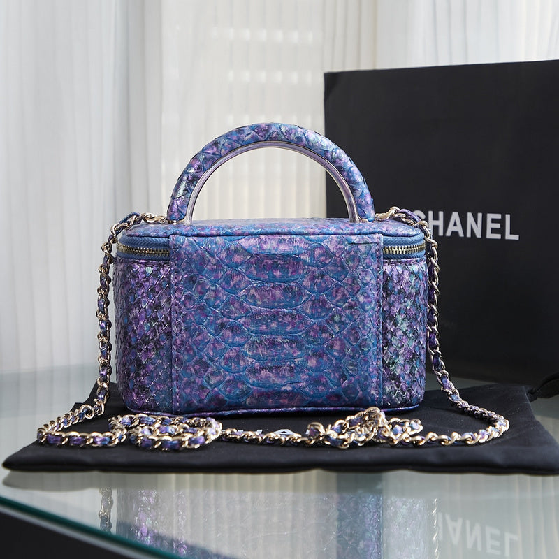 Ziva's Charm handbag – interior view (one versatile size)