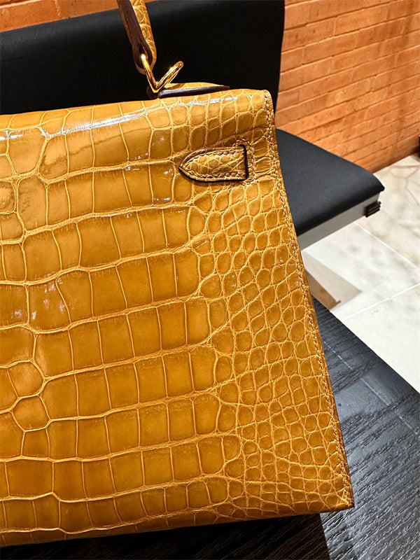 Interior view of poised premium bag
