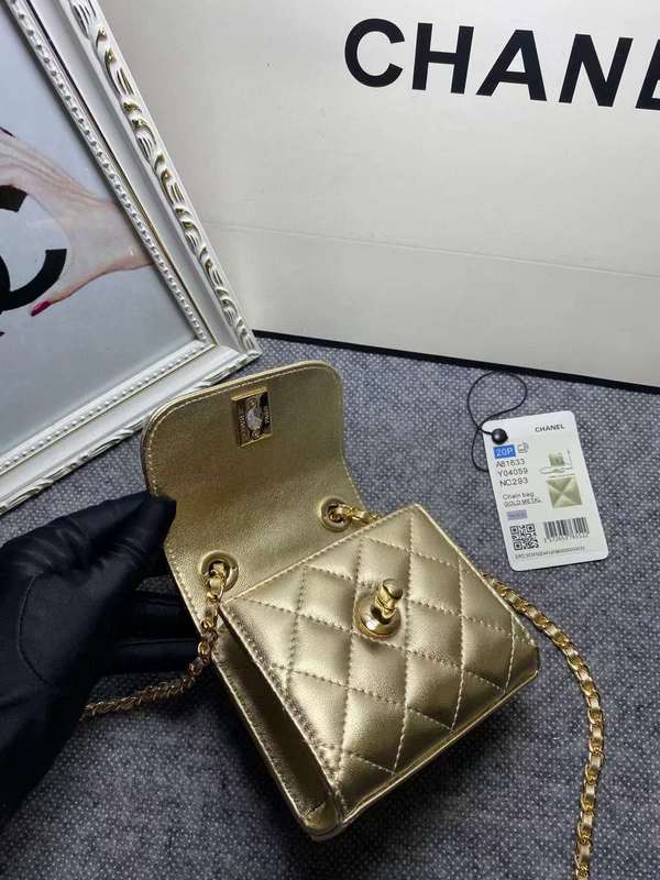 Zivas Charm Effortless Sophistication Fashion Handbag (Effortless Style Upgrade) – Close-Up Detail