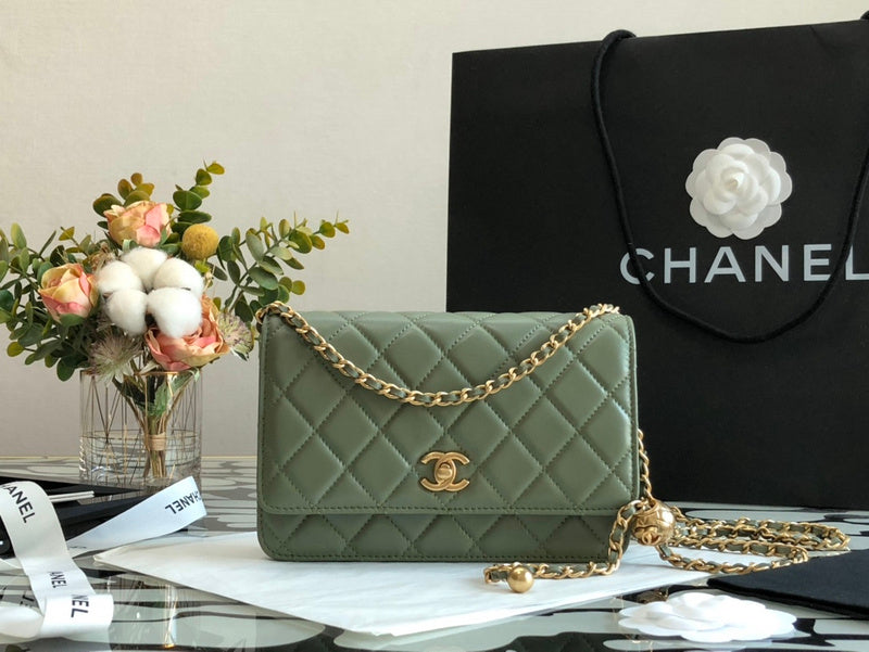  women's handbag, mid design, view 1