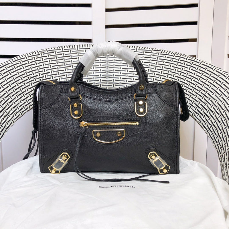Close-up detail of structured premium women's handbag – women's luxury accessory