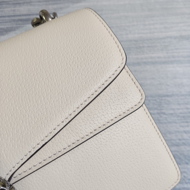Interior view of elevated modern women's handbag – women's designer-style accessory