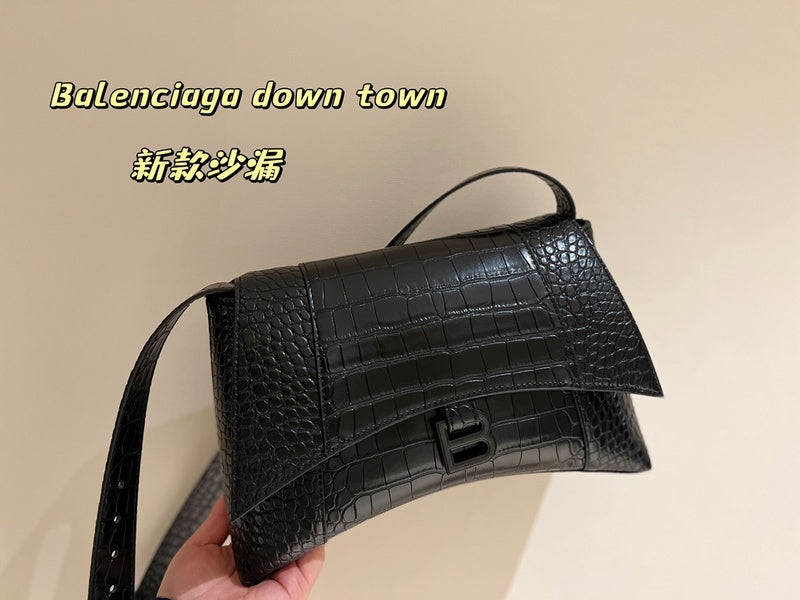 Ziva's Charm handbag – front view (one versatile size)