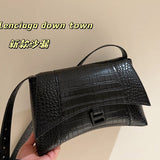Ziva's Charm handbag – front view (one versatile size)