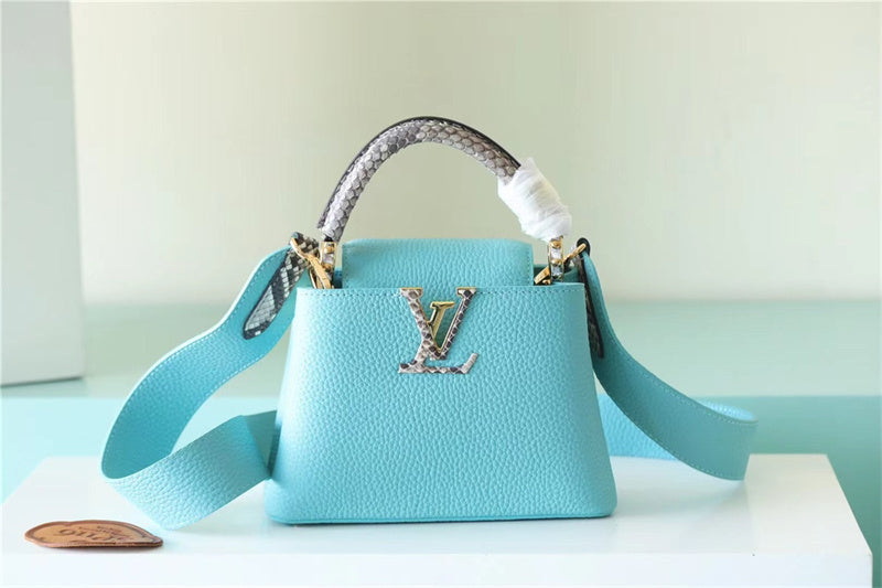  Sophisticated shopper bag front view