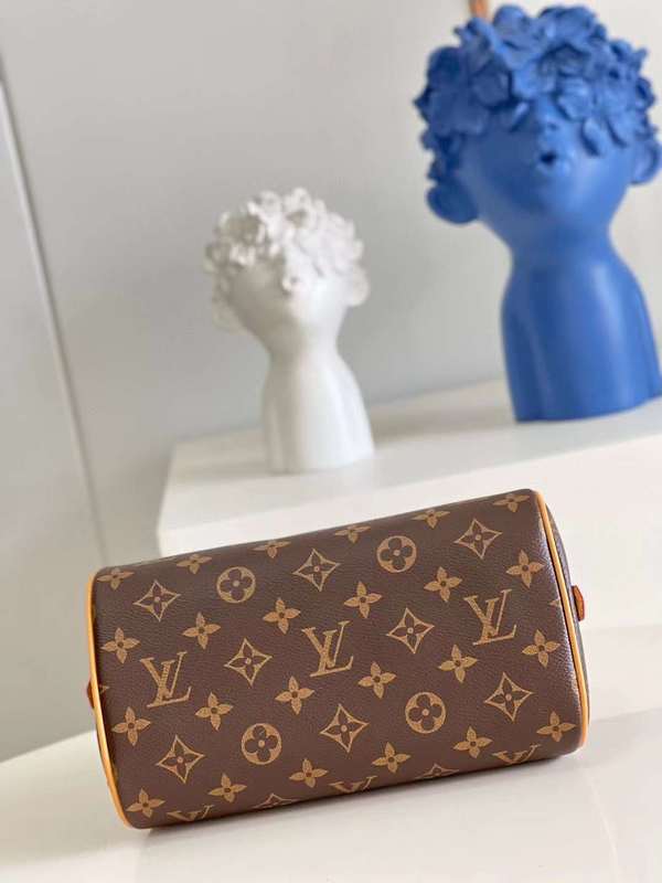 Handle and strap detail of refined everyday-luxe women's handbag – women's luxury handbag