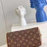 Handle and strap detail of refined everyday-luxe women's handbag – women's luxury handbag