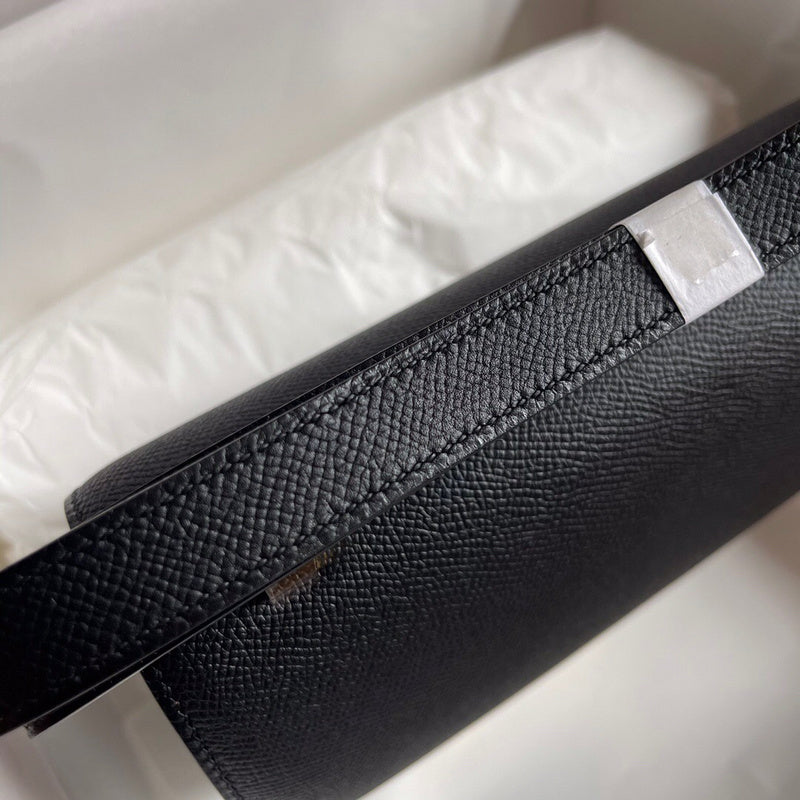 Side view of fluid structured handbag