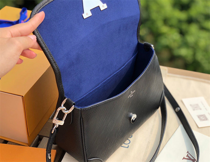  Statement carryall bag front view 13
