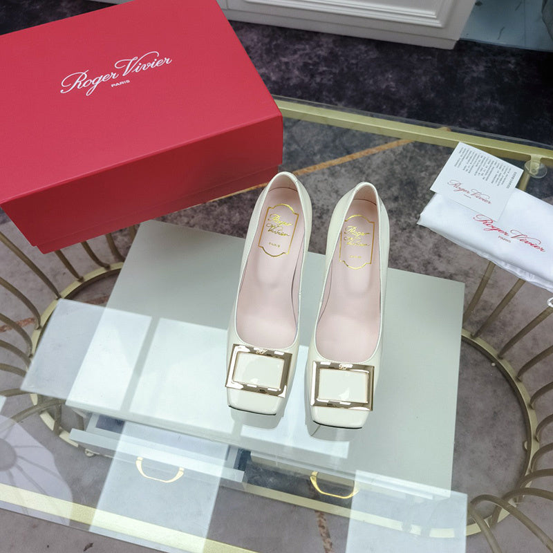 Styling view of Roger Vivier luxury piece style No.106