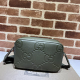Front view of everyday-luxe modern women's handbag – women's designer-style accessory