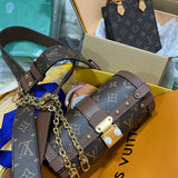  Understated everyday bag front view